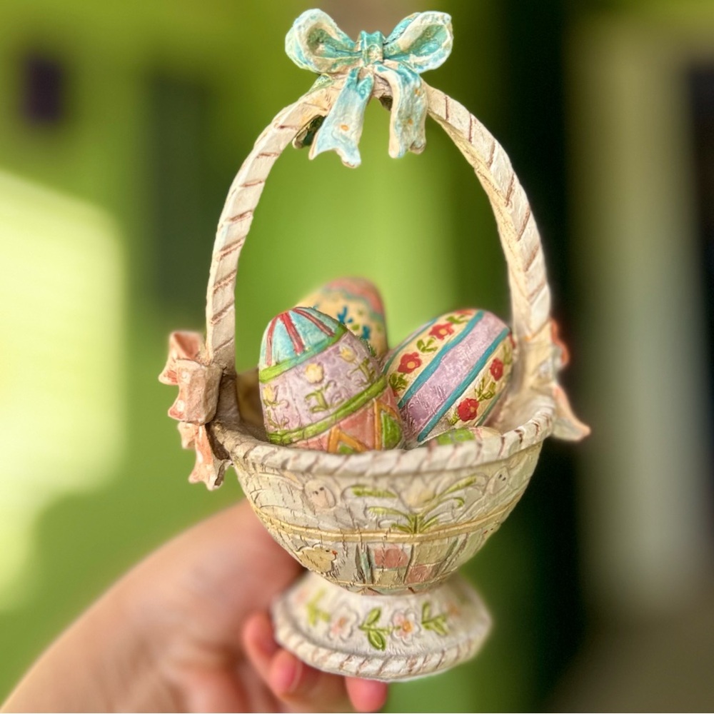 VTG Cottagecore Etched Textured Eggs In Basket Bow Accents On Handles Display